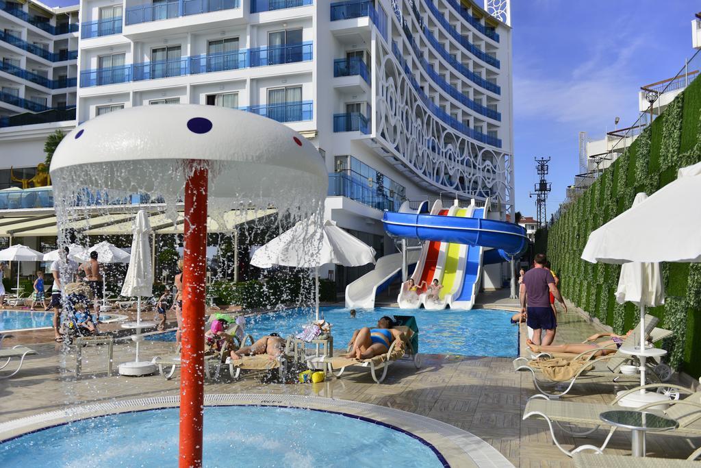 Azura Deluxe Resort & Spa เอาซัลลาร์ ภายนอก รูปภาพ