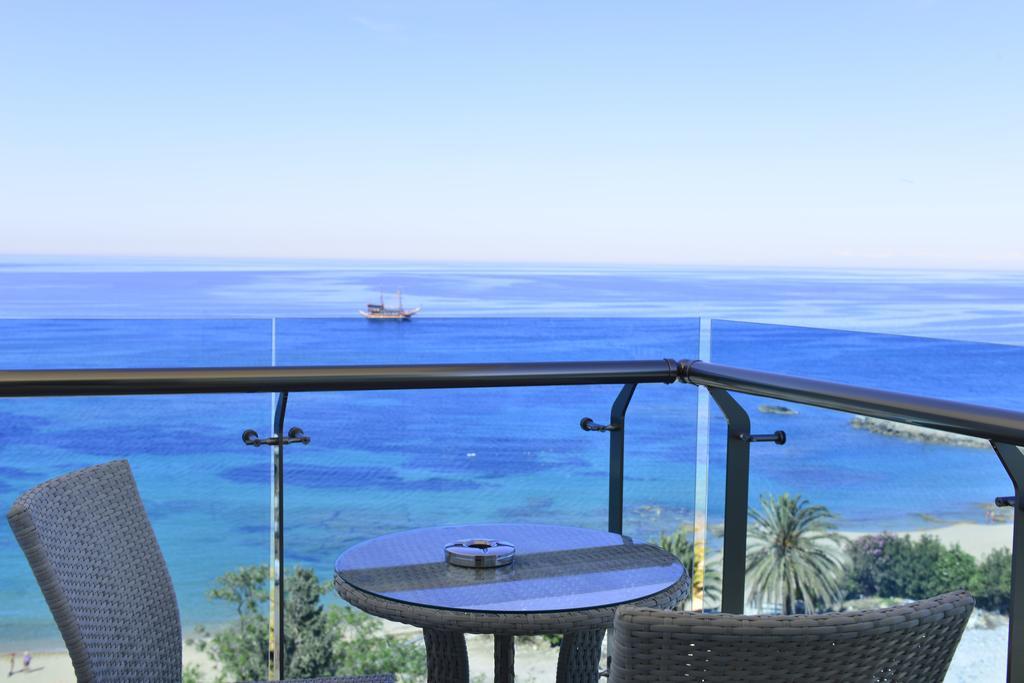 Azura Deluxe Resort & Spa เอาซัลลาร์ ภายนอก รูปภาพ