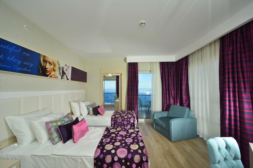 Azura Deluxe Resort & Spa เอาซัลลาร์ ภายนอก รูปภาพ